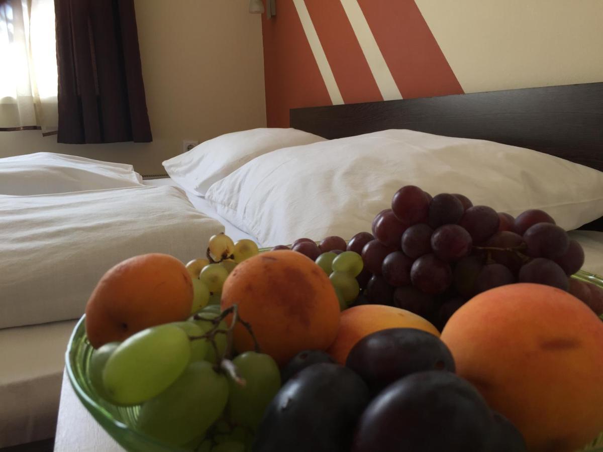 City Hotel Agoston Peçuy Dış mekan fotoğraf