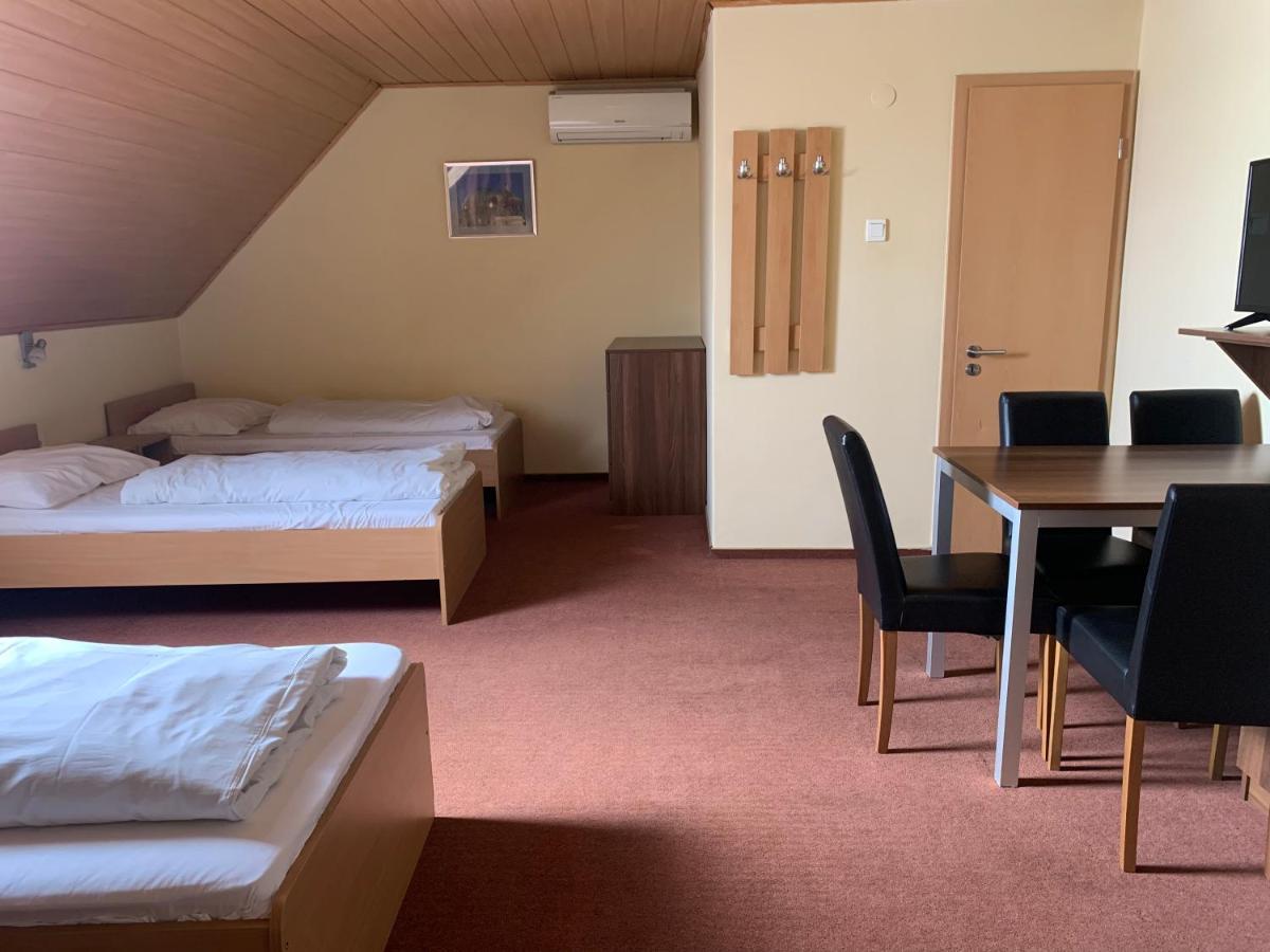 City Hotel Agoston Peçuy Dış mekan fotoğraf
