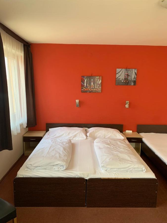 City Hotel Agoston Peçuy Dış mekan fotoğraf