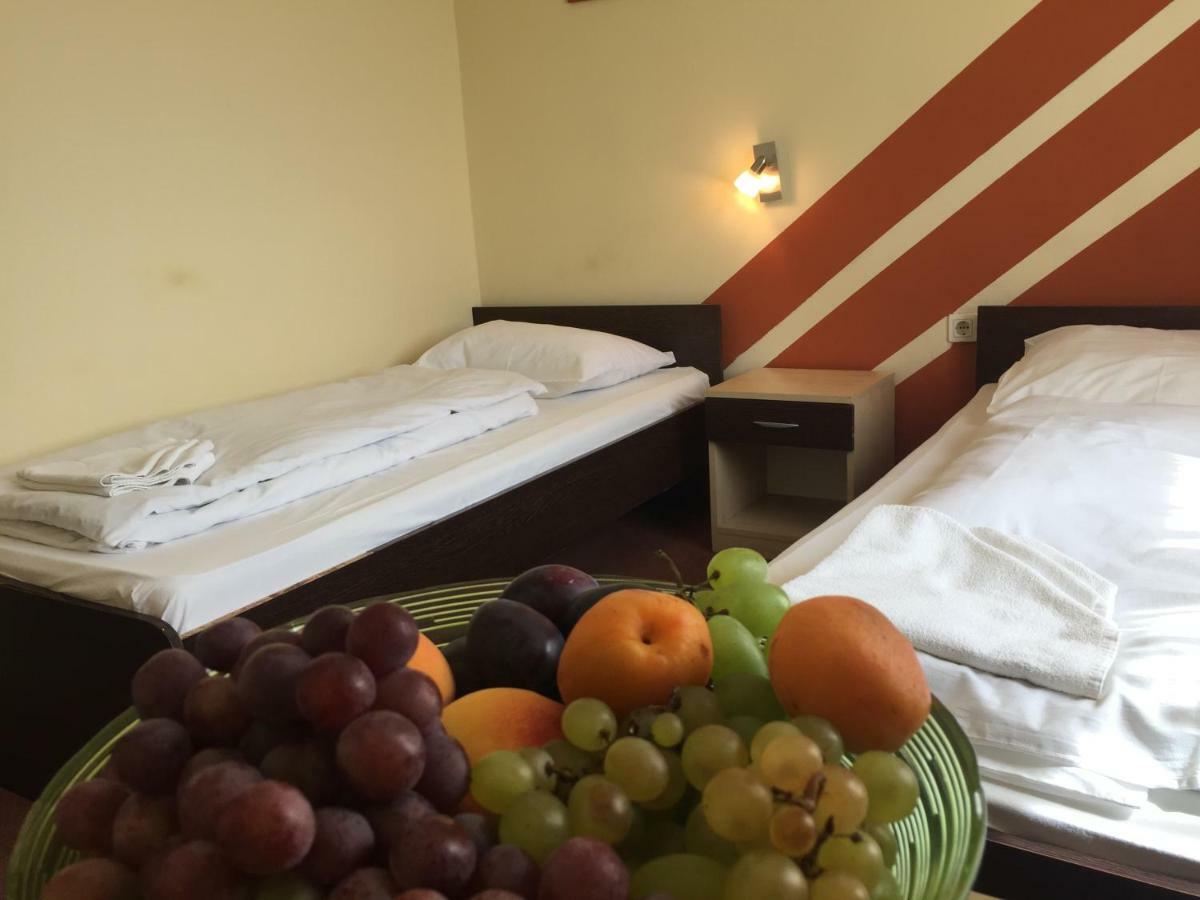 City Hotel Agoston Peçuy Dış mekan fotoğraf