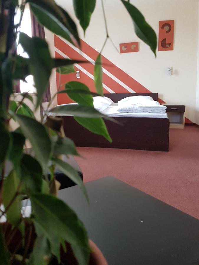 City Hotel Agoston Peçuy Dış mekan fotoğraf