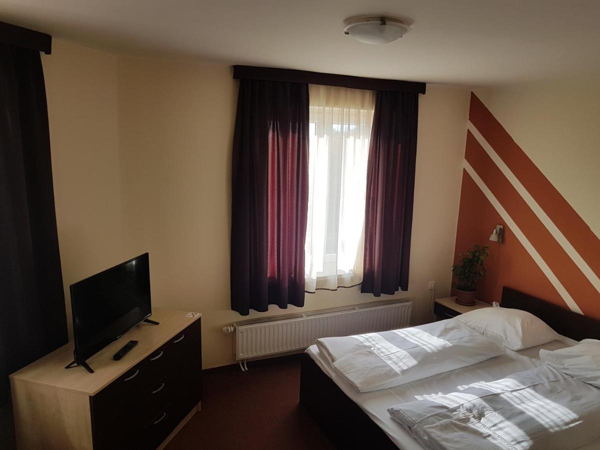 City Hotel Agoston Peçuy Dış mekan fotoğraf